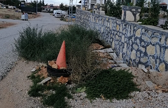Malatya'da Depremzedeler Kuyularla Baş Başa: MASKİ'nin İhmalkarlık Mahalleyi Çöplüğe Çevirdi!