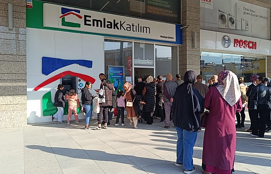 Malatyalılar 'Ev'lenme umuduyla saatlerce kuyrukta beklediler: Mesai saatleri değiştirildi
