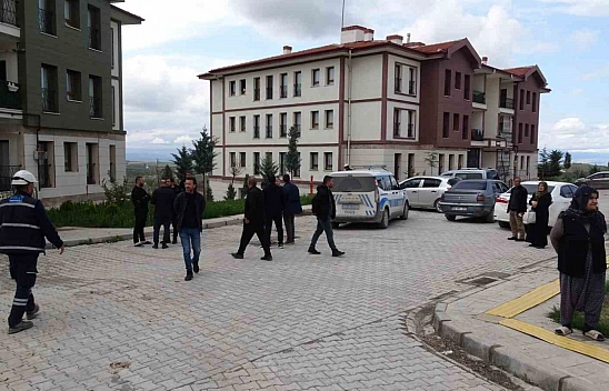 Malatya'da ev yangınında 3 kişi dumandan etkilendi