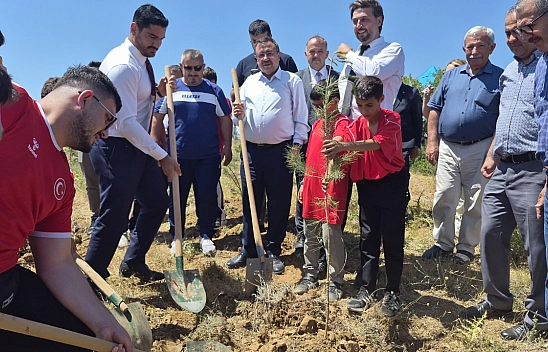 Malatya'da fidanlar toprakla buluştu
