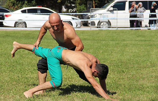 Malatya'da Gelenek Canlandı: Turgut Özal Karakucak Güreşleri Başladı!