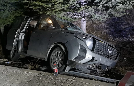 Malatya'da refüje çarpan araç takla attı: 1 yaralı