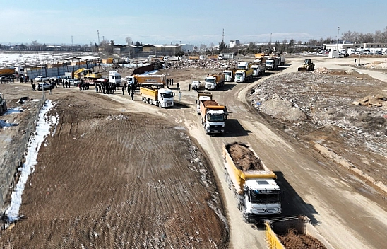 Malatya'da Hafriyat Krizi: Yolları Çamura Çeviren Kamyoncular da İsyan Etti!