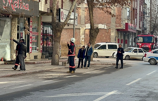 Malatya'da iki binanın kolonlarındaki açılmalar korkuttu