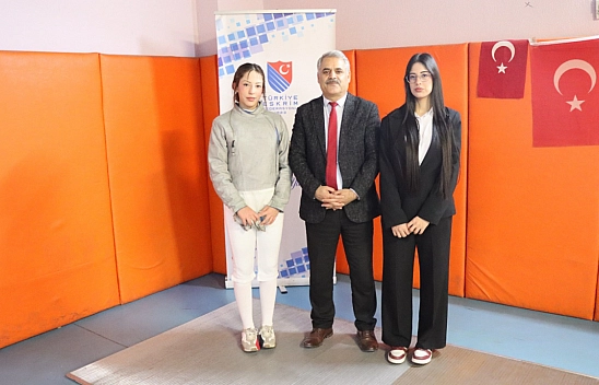 Malatya'da İkizlerin Başarı Hikayesi: Biri Sahada Ter Döküyor, Diğeri Adalet Dağıtıyor!