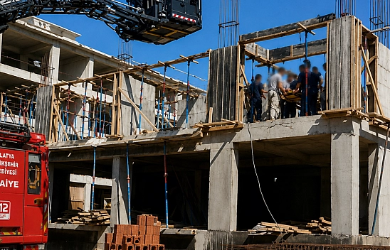 Malatya'da inşaattan düşen işçiyi itfaiye kurtardı