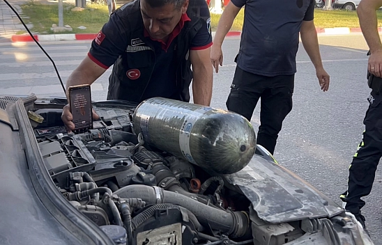 Malatya'da itfaiyenin 'telefonlu' kedi kurtarma operasyonu