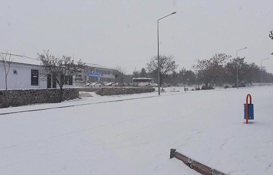Malatya'da kar kalınlığı yarım metreye ulaştı!