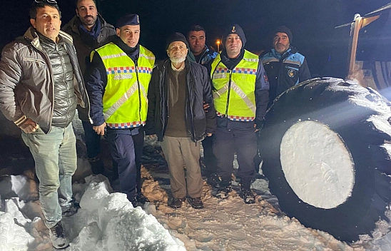 Malatya'da Kar Nedeniyle Mahsur Kalan Yaşlı Adam Kurtarıldı