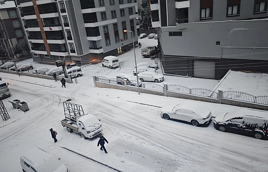 Malatya'da kar sürprizi: Kent merkezi beyaza büründü