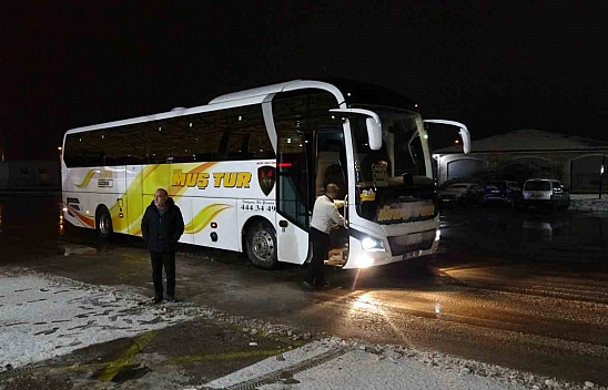 Malatya'da kar yağışı seferleri durdurdu