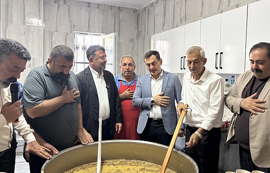 Malatya'da Karacaahmet Sultan Dergahı'nda Aşure lokması dağıtıldı
