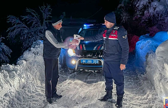 Malatya'da karla mücadele: Hastalar için zamanla yarışıldı