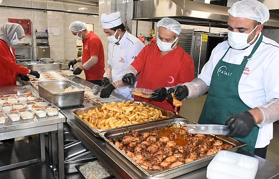 Malatya'da Kızılay Aşevi ihtiyaç sahiplerinin kapısını her gün çalıyor