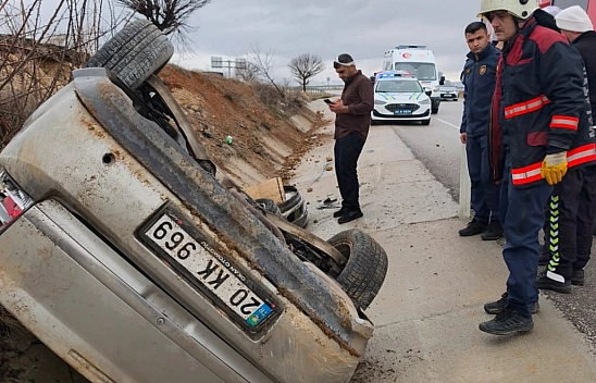 Malatya'da kontrolden çıkan araç takla atıp ters döndü: 6 yaralı