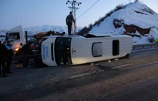 Malatya'da Minibüs Devrildi: 11 Yaralı!
