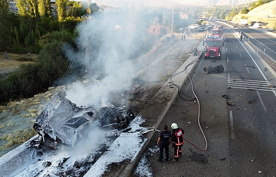 Malatya'da korkutan kaza anı saniye saniye görüntülendi