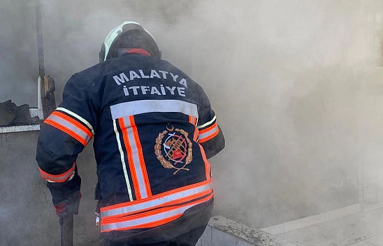 Malatya'da korkutan yangın: Ev küle döndü!