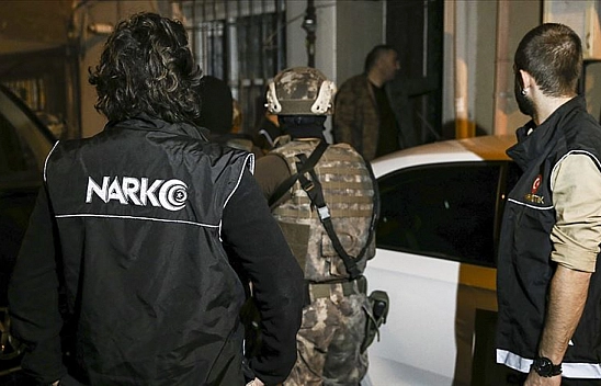 Malatya'da narkotik operasyonu: Bin 966 adet sentetik hap ele geçirildi...