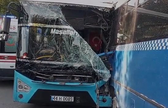 Malatya'da Korkunç Kaza: Öğrenci Servisi ile Belediye Otobüsü Çarpıştı!