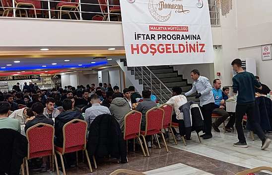 Malatya'da öğrenciler iftar sofrasında buluştu