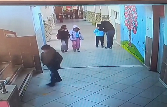 Malatya'da öğretmen heimlich manevrasıyla kurtardı! O anlar kameraya yansıdı…
