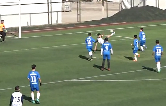 Malatya'da okul maçında röveşata golü: Tribünler ayakta alkışladı