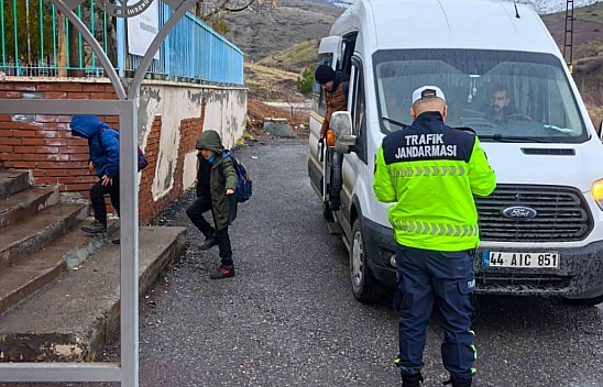 Malatya'da okullarda trafik tedbirleri artırıldı: Servis araçları denetim altında