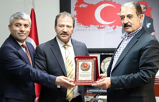 Malatya'da örnek davranışa plaket