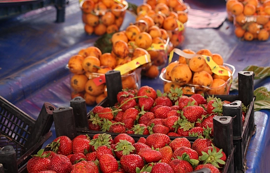 Malatya'da pazar tezgahlarında fiyat tersine döndü: Domates 35 lira, erik 200 lira!