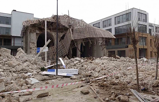 Malatya'da restorasyondaki caminin duvarında göçük meydana geldi: 1 yaralı