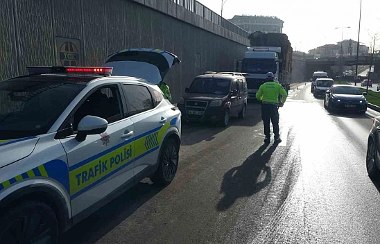 Malatya'da tır arızası yüzünden trafikte uzun kuyruklar oluştu