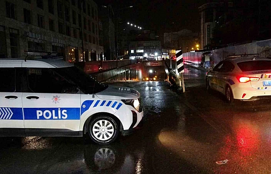 Malatya'da yağış trafiği vurdu! Altgeçit ulaşıma kapatıldı