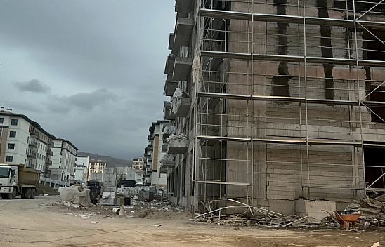 Malatya'da şantiye kazası: 2 işçi yüksekten düştü