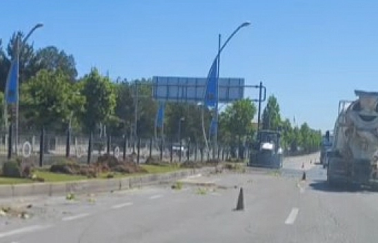 Malatya'da sessiz katliam! Refüjdeki ağaçlar yerinden söküldü!