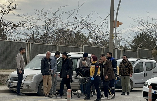 Malatya'da seyir halindeyken rahatsızlanan sürücü kaldırıma çarptı