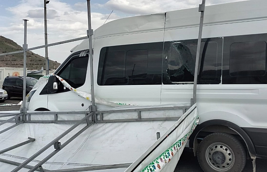 Malatya'da Şiddetli Rüzgar 'Çadır Durak' Devirdi!