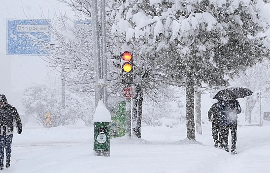 Malatya'da soğuk hava etkisini sürdürüyor: Buzlanma ve çığ uyarısı