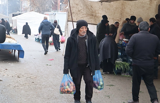 Malatya'da soğuk hava semt pazarlarını vurdu!
