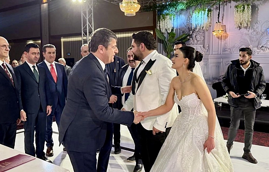 Malatya'da sürpriz konuk: Özgür Özel nikah şahitliği yaptı