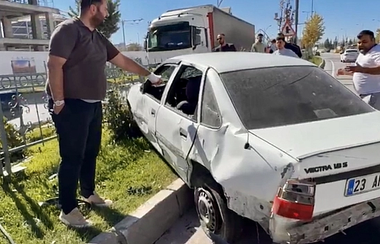 Malatya'da tehlikeli anlar: Araca kaza yaptırıp kaçtı!