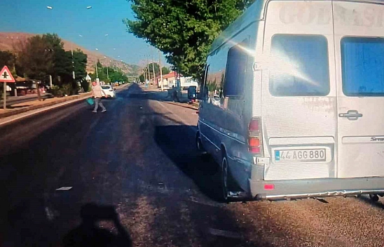 Malatya'da tır ile minibüs çarpıştı, 3 yaralı