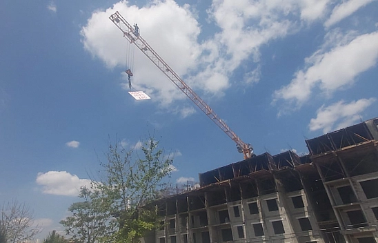 Malatya'da TOKİ  şantiyesinde vinçli eylem..! 4 Aydır paralarını alamadılar…