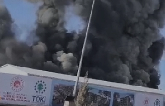 Malatya'da TOKİ Şantiyesinde Yangın Çıktı| Siyah Dumanlar Şehri Sardı