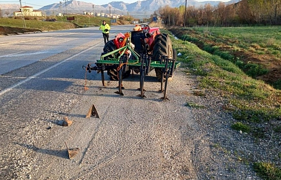 Malatya'da traktör pulluğuna çarpan araç sürücüsü yaralandı!