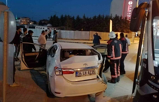 Malatya'da trambüs ile otomobil çarpıştı: 5 yaralı