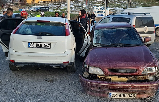 Malatya'da üç araçlı trafik kazası