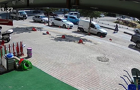Malatya'da kaza ucuz atlatıldı: Çarpmamak için refüje fırladı!