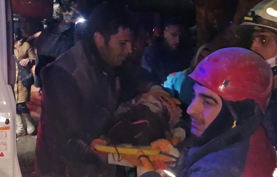 'Kedi sesi sandım'! Malatya'da 40 saat sonra enkazdan sağ çıkarıldı