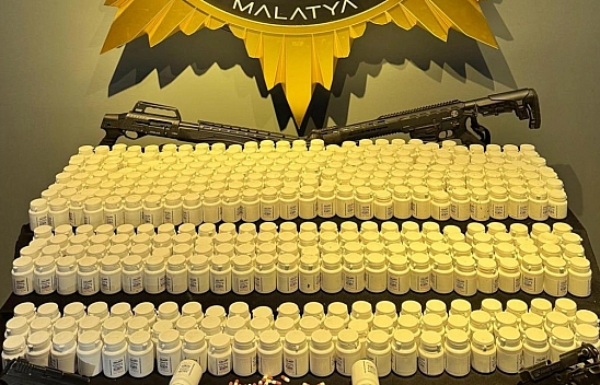 Malatya'da 'Narkogüç' operasyonu: 27 bin 564 sentetik hap ve silahlar ele geçirildi!